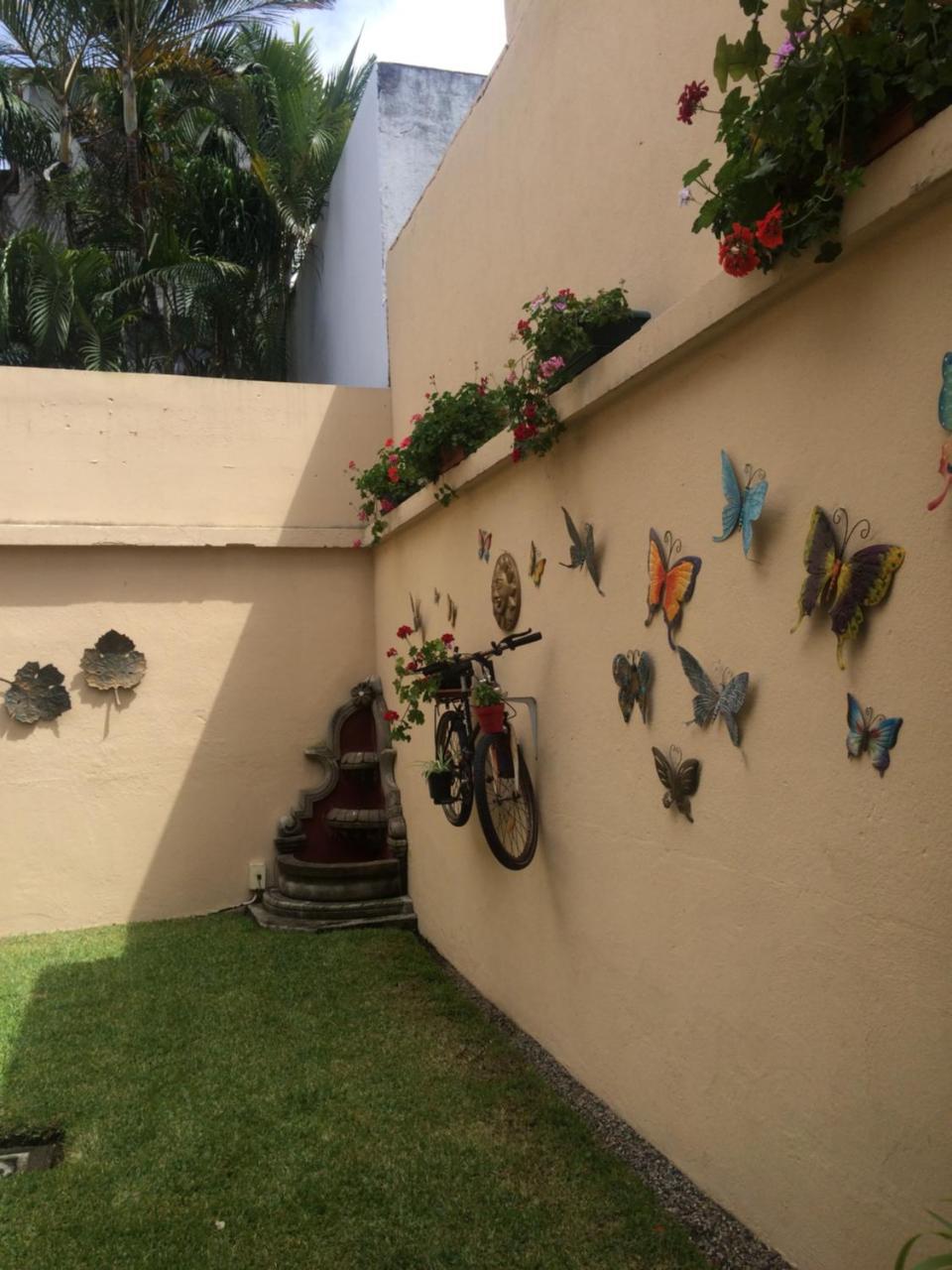 Hostal Los Lagos Inn Guatemala City Exterior photo